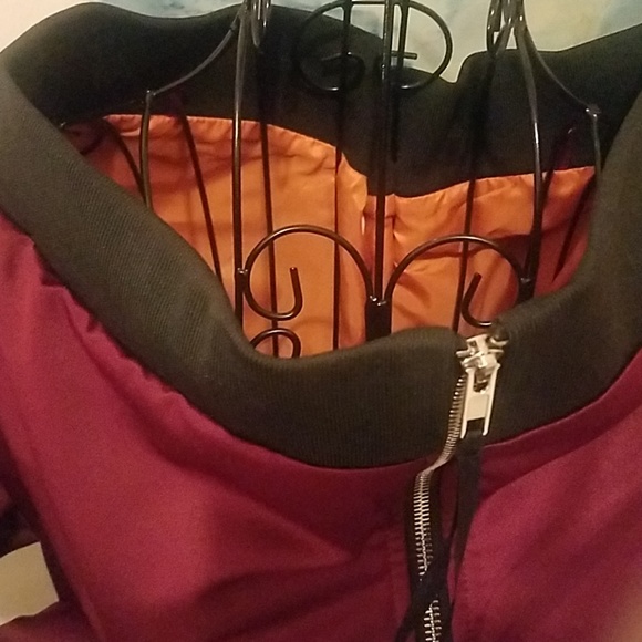 💣 Off-the-Shoulder Bomber - Picture 2 of 4